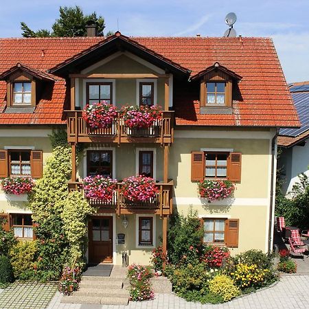 Gaeste-Haus Roesch Wiesent Eksteriør bilde