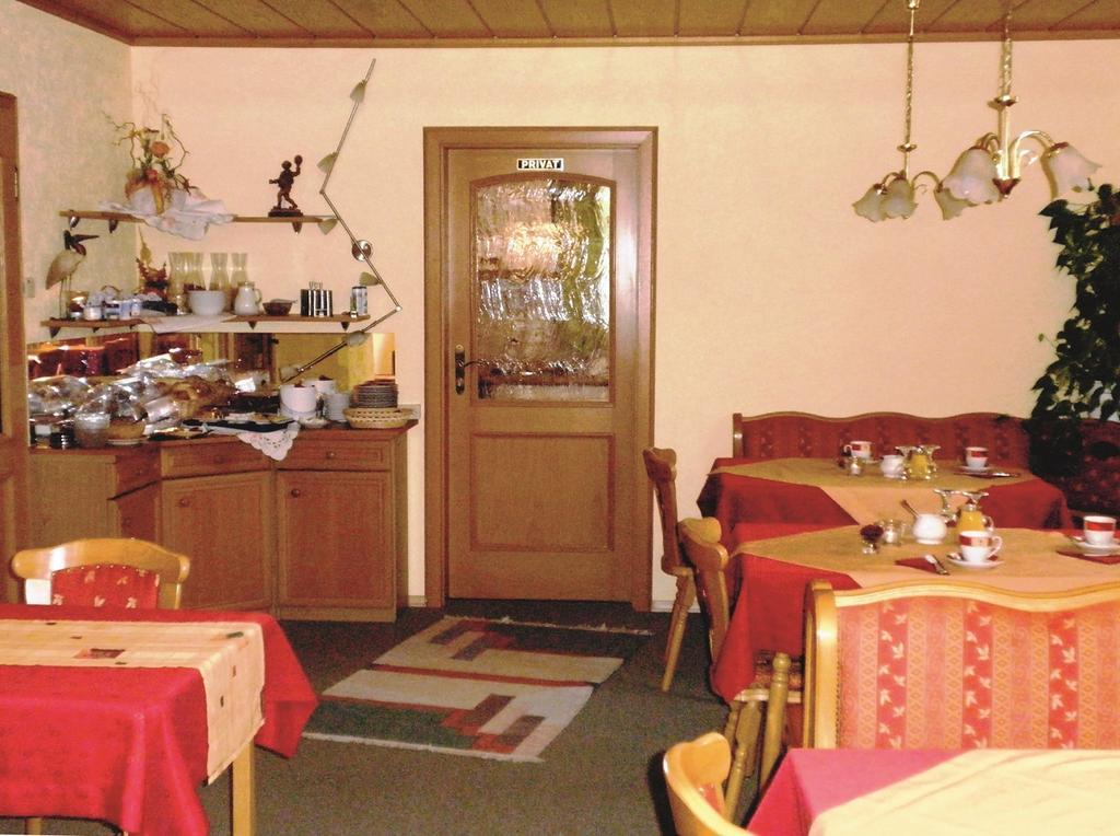 Gaeste-Haus Roesch Wiesent Eksteriør bilde