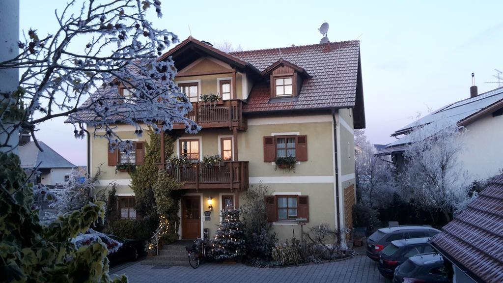 Gaeste-Haus Roesch Wiesent Eksteriør bilde